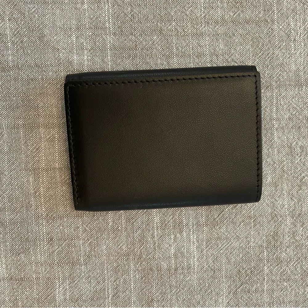 Trifold wallet